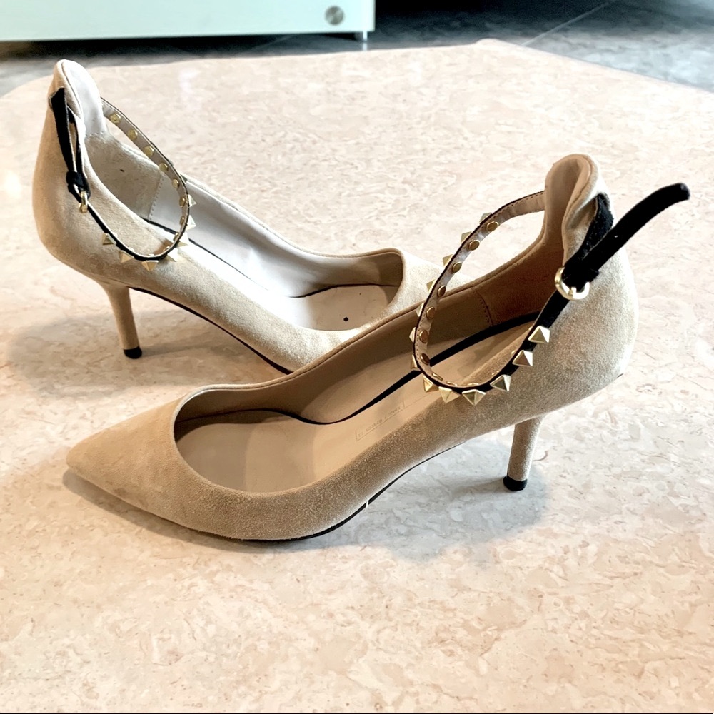 Zara Woman Nude Suede Pump with Ankle Strap 37